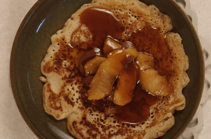 Pancakes with caramelized cinnamon apples